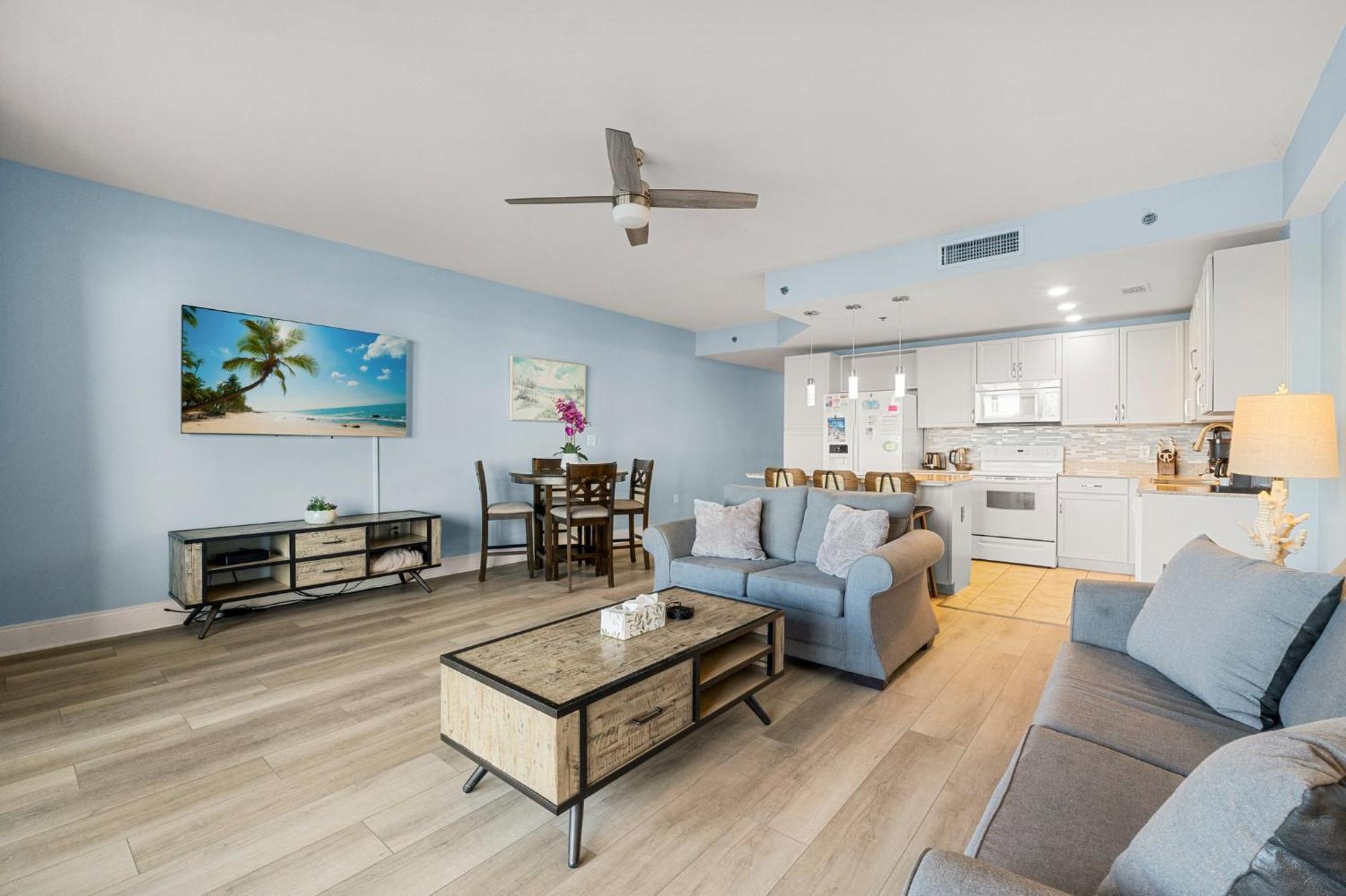 Apartment Lovely Floor Condo! Just Steps To The & Restaurants! By Dolce Getaways Pcb *