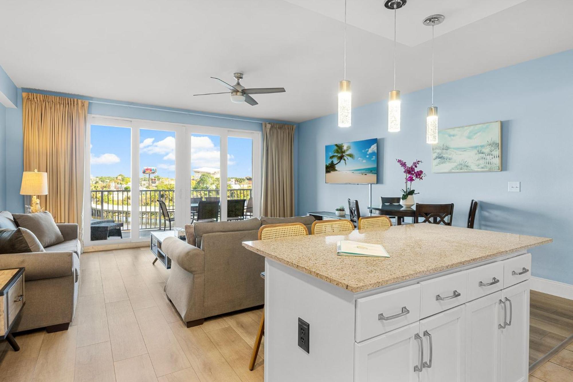 Lovely Floor Condo! Just Steps To The & Restaurants! By Dolce Getaways Pcb Apartment Panama City Beach