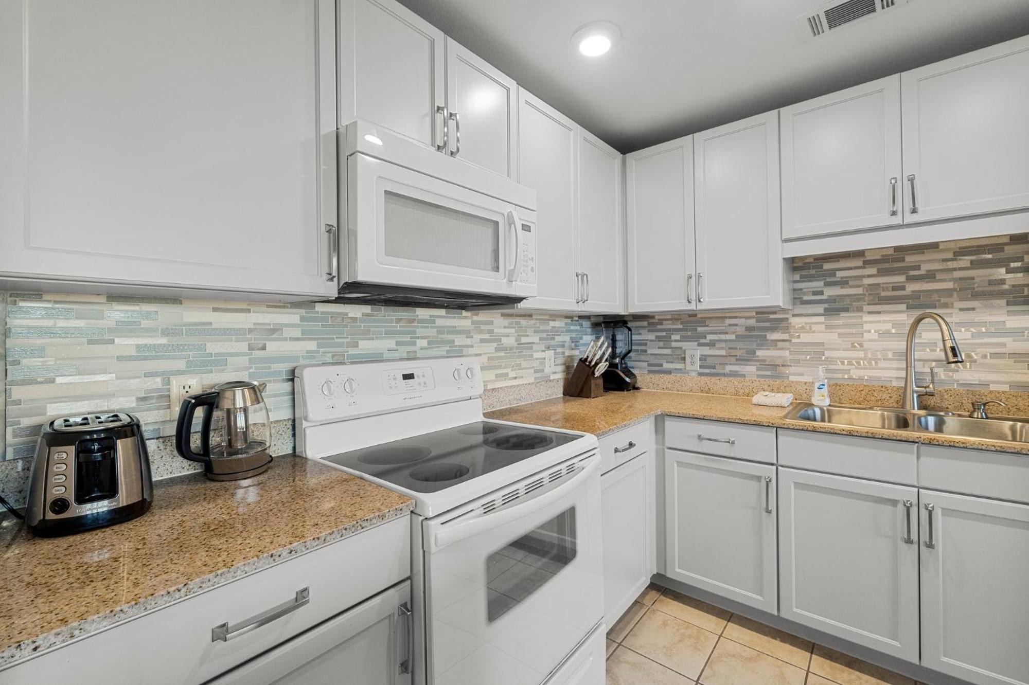Lovely Floor Condo! Just Steps To The & Restaurants! By Dolce Getaways Pcb * Panama City Beach