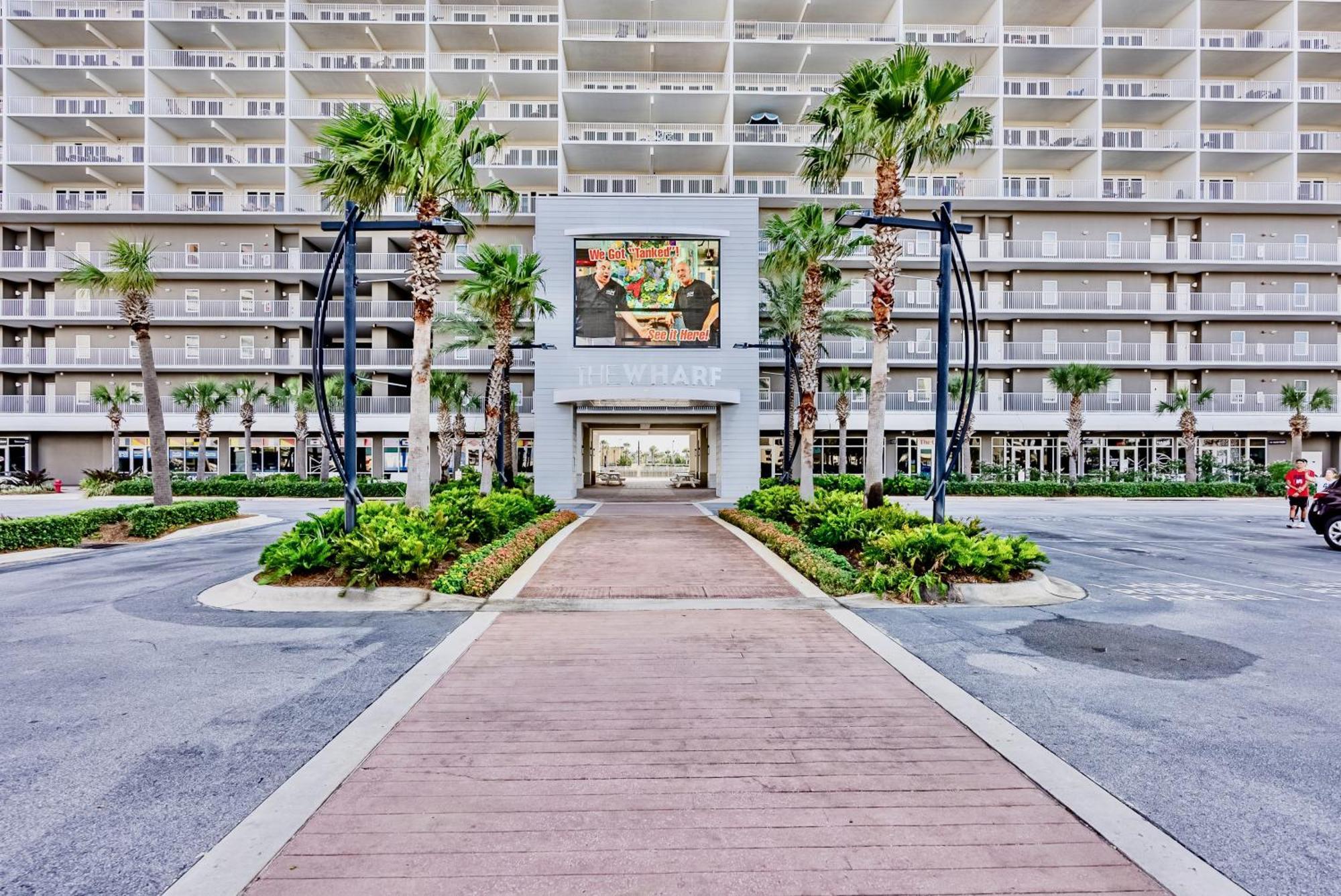 Apartment Lovely Floor Condo! Just Steps To The & Restaurants! By Dolce Getaways Pcb *